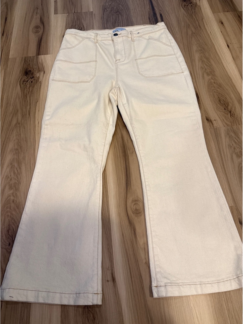 Antonio Melani Off white jeans. High waisted